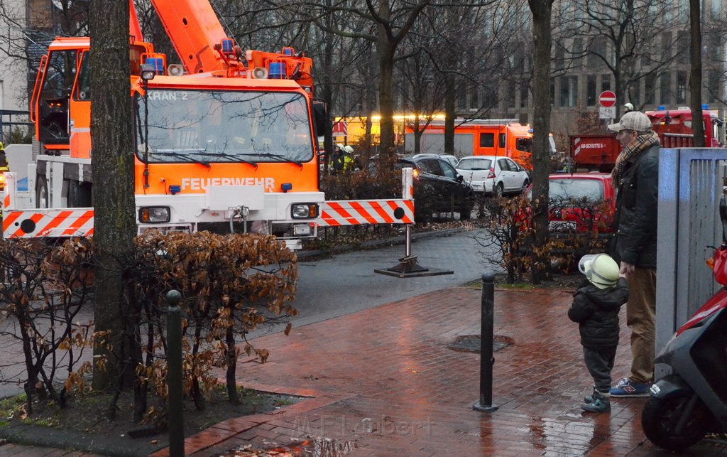 Feuer 2 Dachwohnung Koeln Severinswall Bayenstr P156.JPG